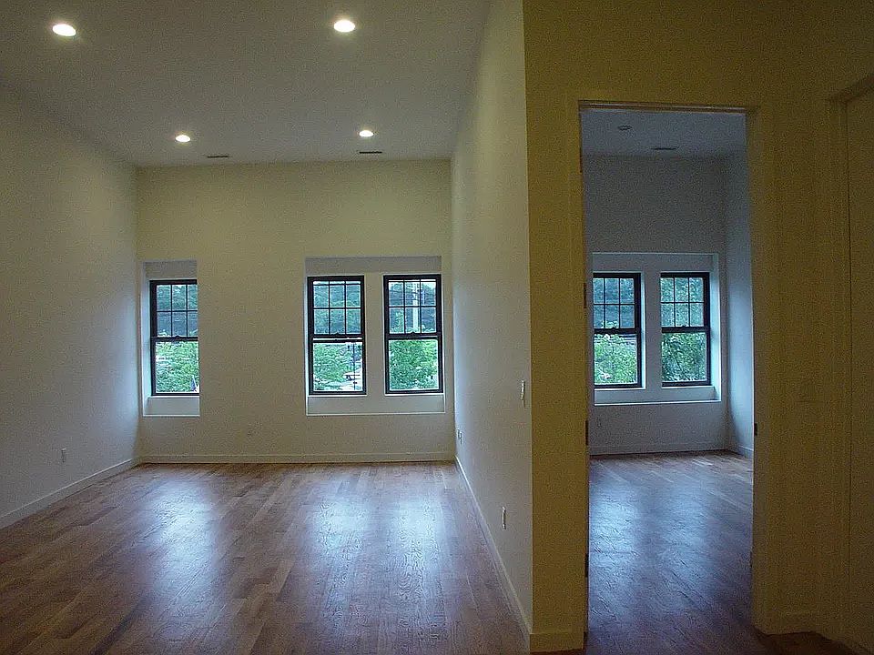 Building Photo 3