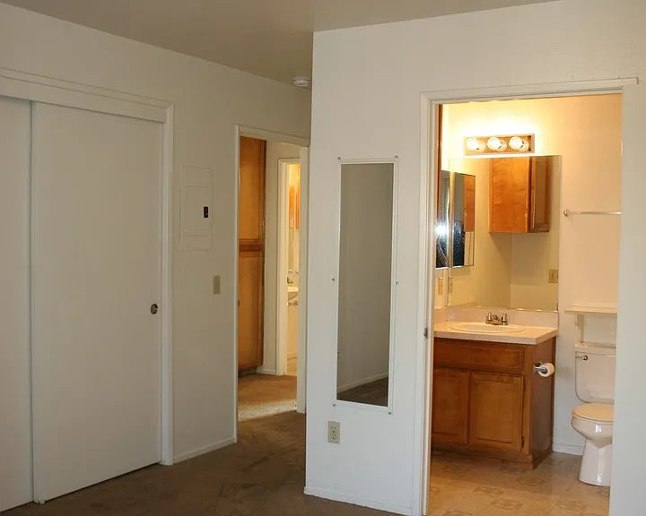 8600 White Rock — Photo 29