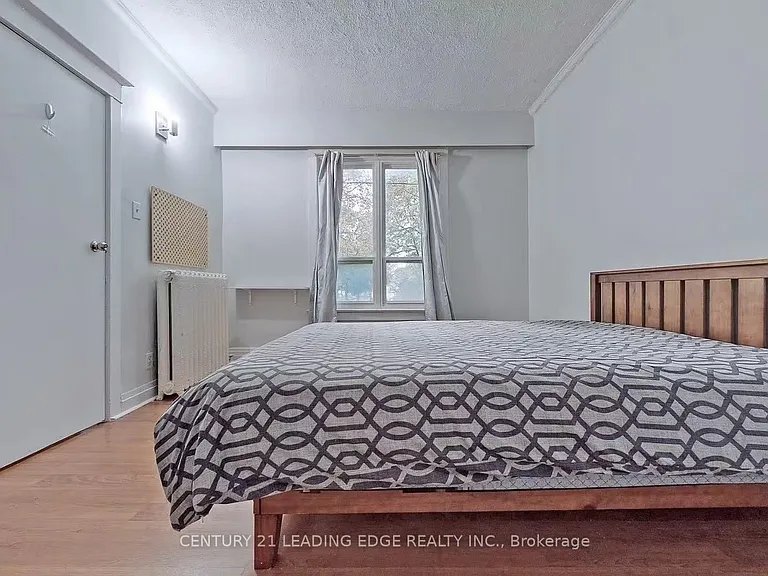 233 Borden St #MAIN LEVEL — Photo 6