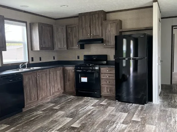 124 S Carolina Ave, Elyria, OH 44035