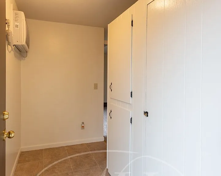 420 Catherine St — Photo 10