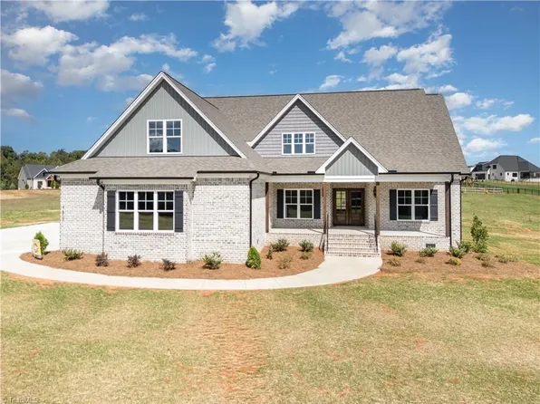 7612 Dovefield Dr, Stokesdale, NC 27357