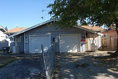 5913-5915 Clover Manor Way photo 1