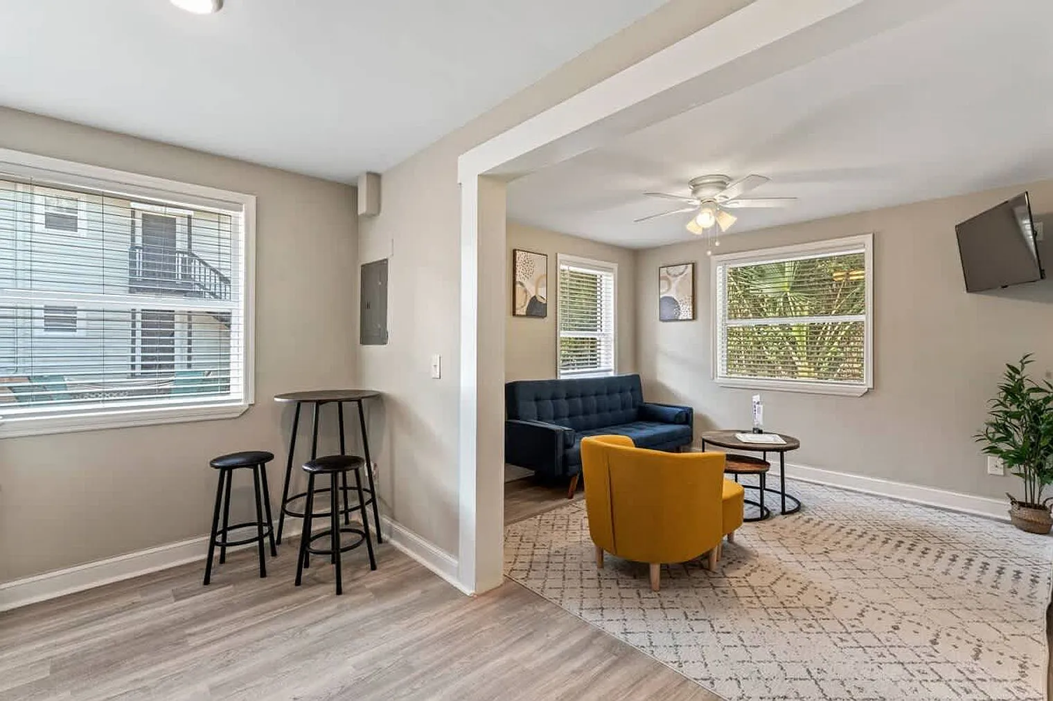 1 bed, 1.0 bath, 398 sqft, $1,683 — Photo 3