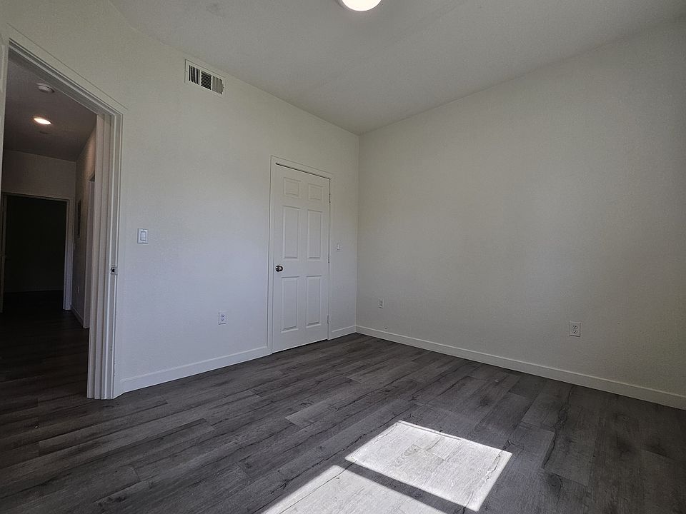 2nd image of 615 W 41st Pl #1