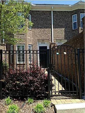 6005 Village Dr NW — Photo 2
