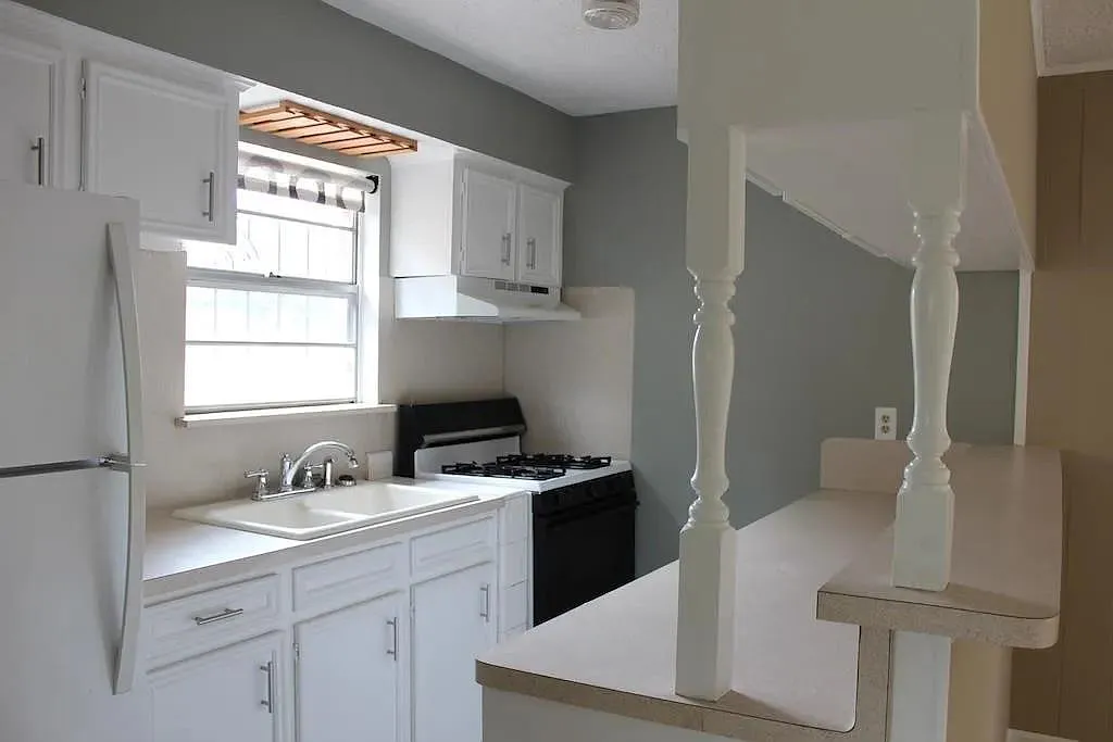 2 bed, 1.0 bath, 725 sqft, $1,400 — Photo 2