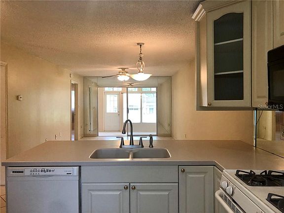 3rd image of 1395 Mission Dr W