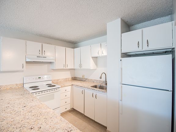 3rd image of 325 Rowland Blvd #1B-1Ba