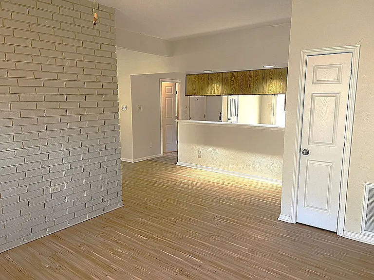 3307 Golden Willow Dr — Photo 5