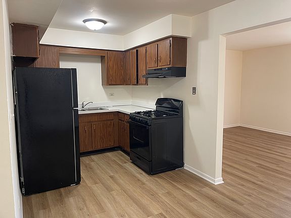 2nd image of 4140 Lindenwood Dr #3B