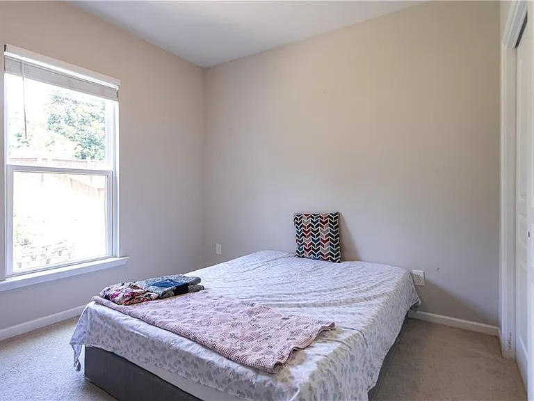 302 Pebblestone Ln — Photo 14