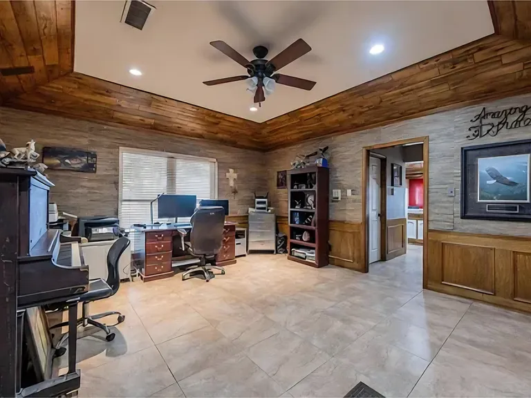 4009 Kniffen Dr — Photo 5