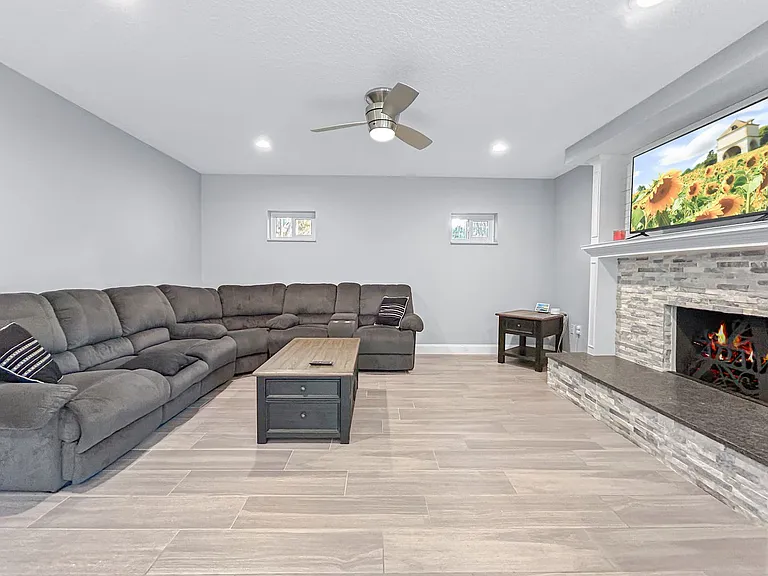 3033 Pineview Dr — Photo 18