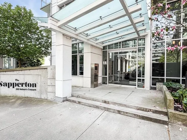 200 Nelsons Cres #105, New Westminster, BC V3L 0H4