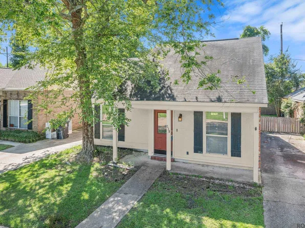 330 Meadow Crossing Dr, Baton Rouge, LA 70820
