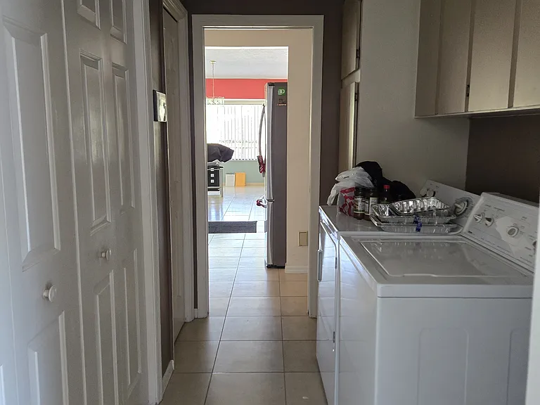 341 E Eureka Ct — Photo 11