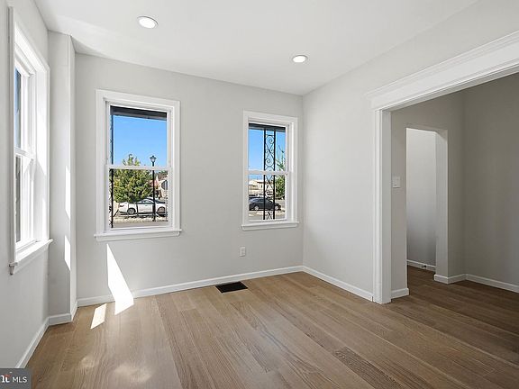 3rd image of 225 Stacy St