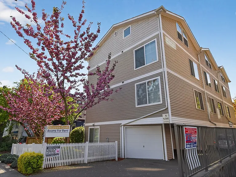4245 8th Ave NE #B — Photo 14