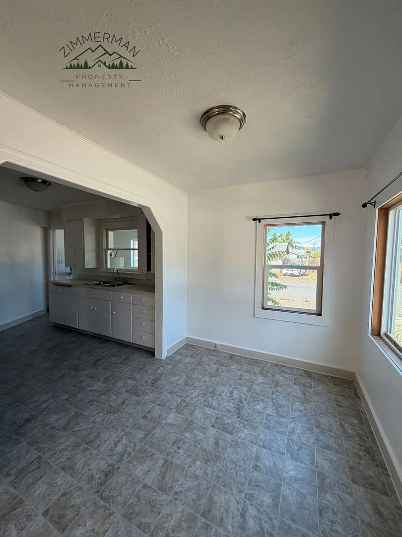 2 bedroom 1 bath home in Springfield — Photo 3