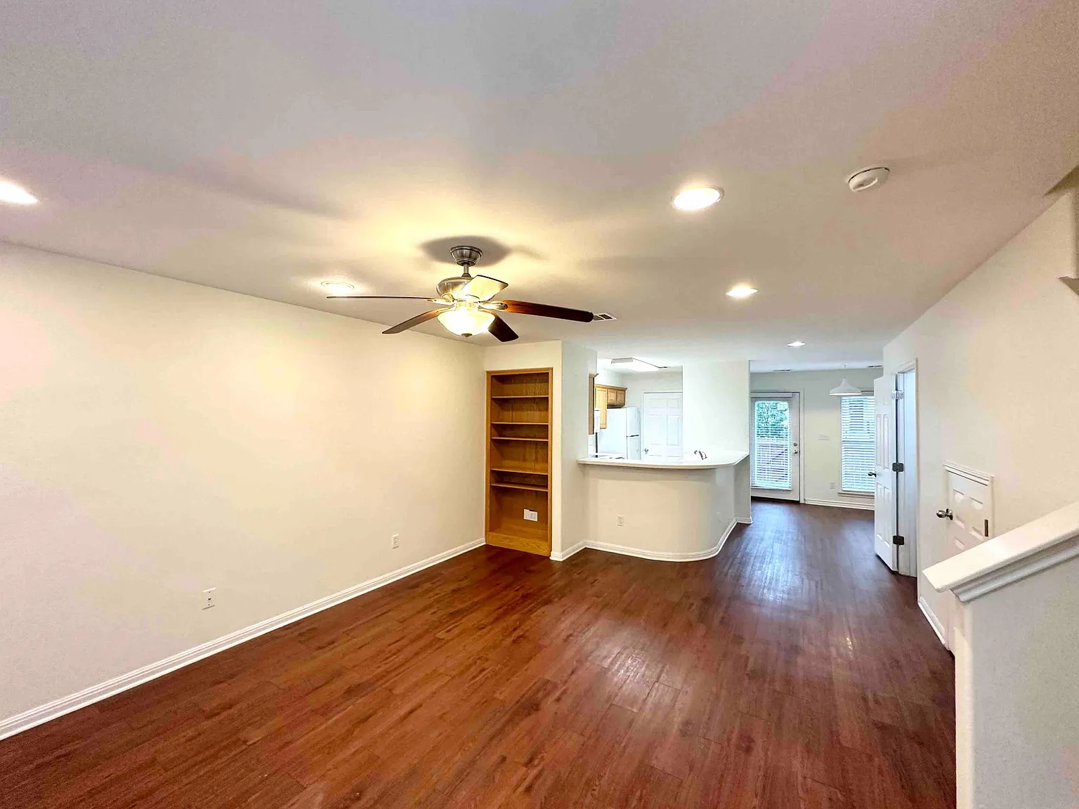 2 bed, 2.5 bath, 1312 sqft, $1,575 — Photo 2