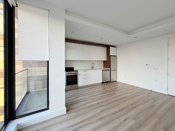 3rd image of 228 E 135th St #904