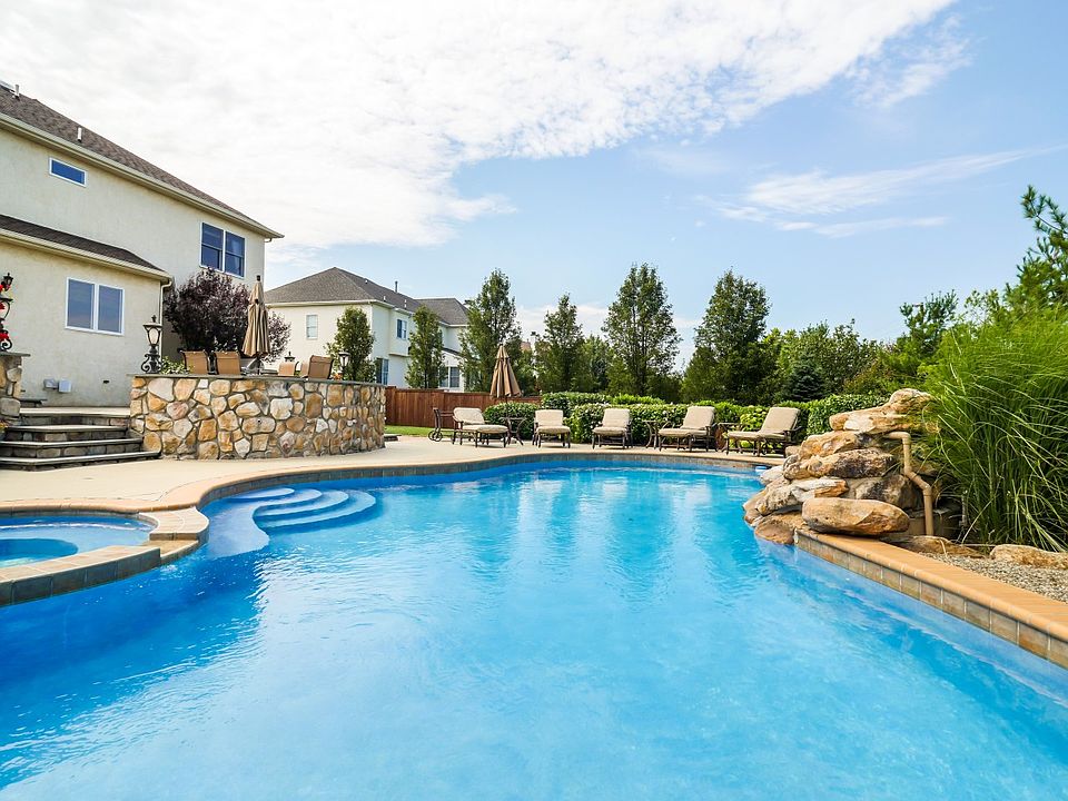 1st image of 105 Edwards Dr