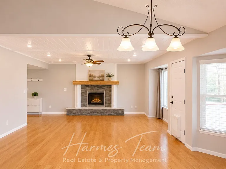 5960 Grapevine Dr — Photo 16