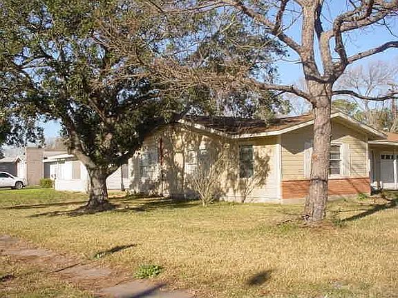 2nd image of 2105 2nd St N