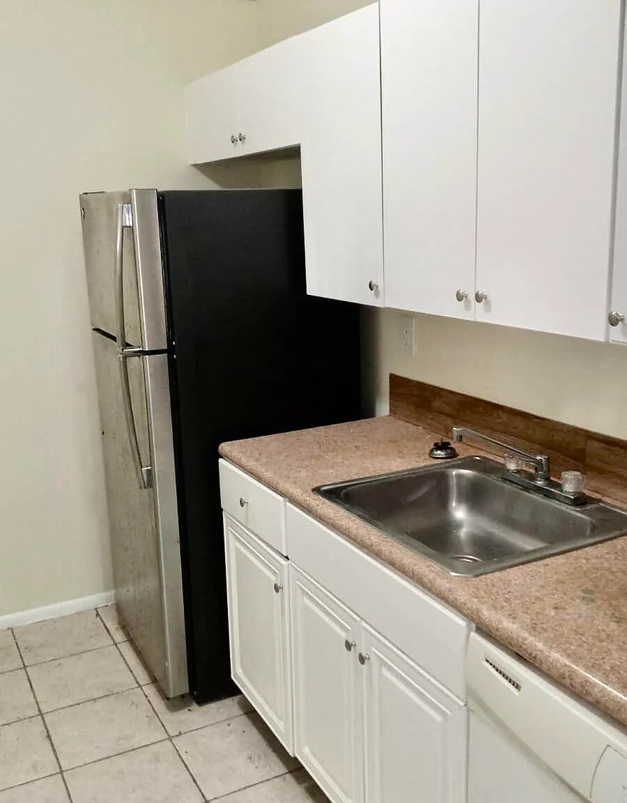 2 bed, 1.0 bath, 708 sqft, $1,700 — Photo 1
