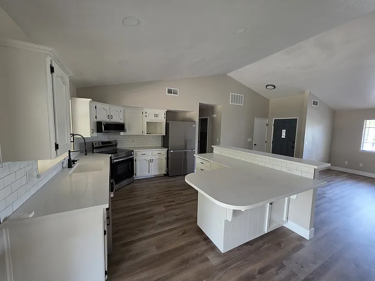 4027 W Tulare Ave — Photo 9