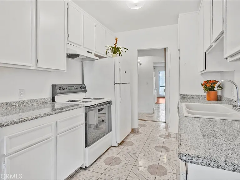 1735 N Fuller Ave #224 — Photo 3