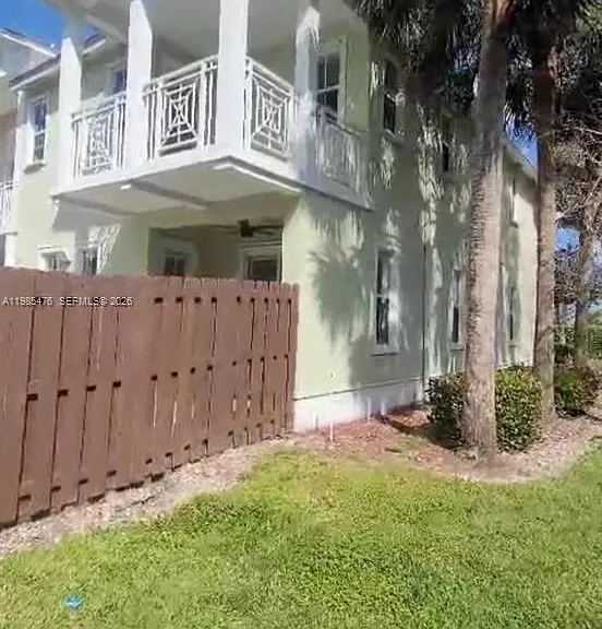 7414 NW 107th Ct — Photo 2