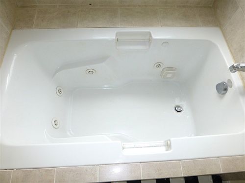 Jacuzzi tub