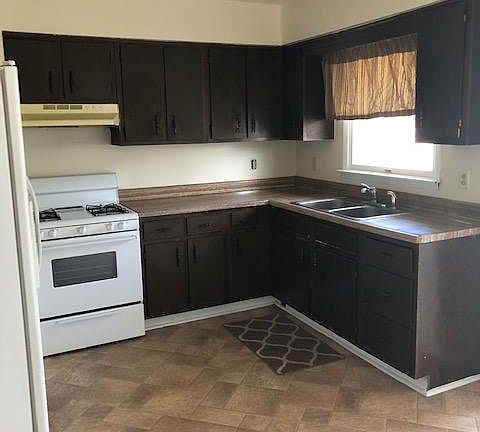 2nd image of 1907 Strawberry St