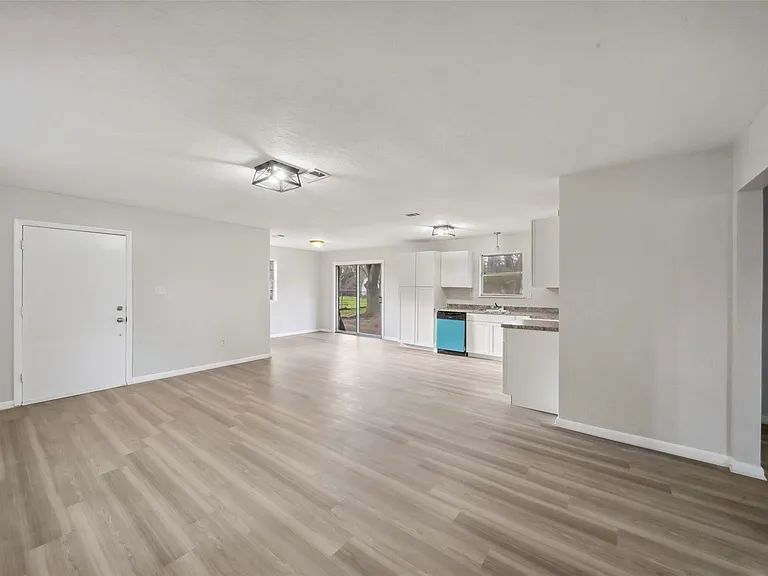 602 Reverse St — Photo 11