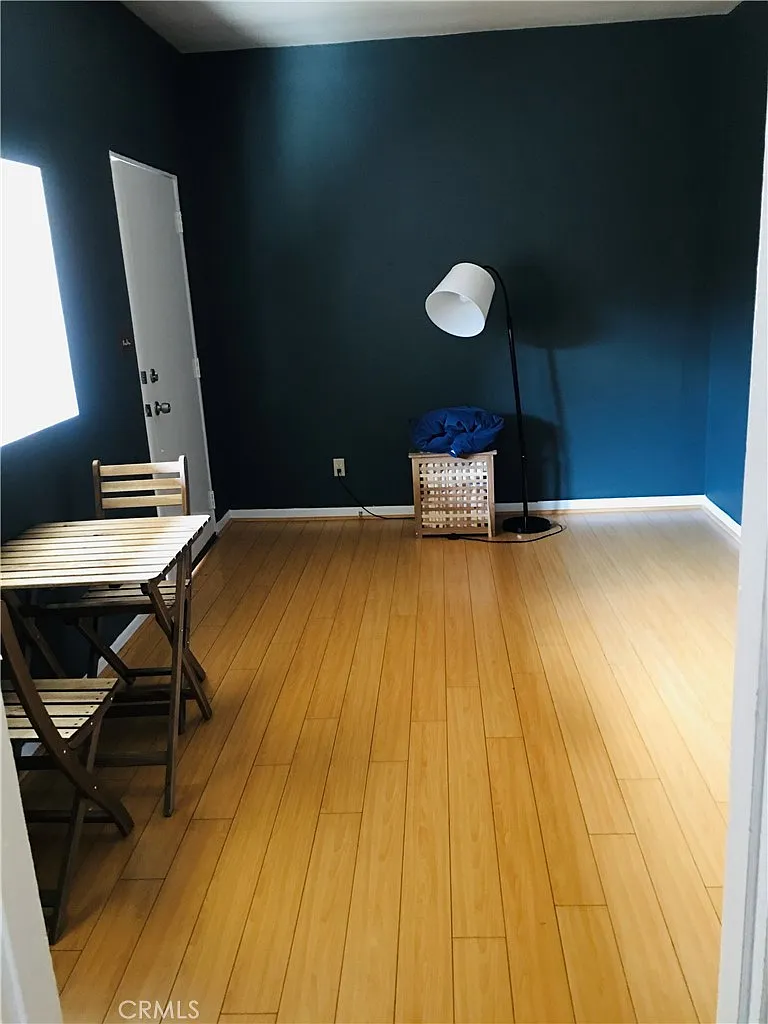 2 bed, 880 sqft, $2,200 — Photo 2