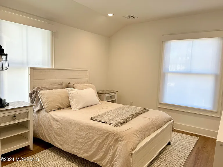 411 Sylvania Ave — Photo 22