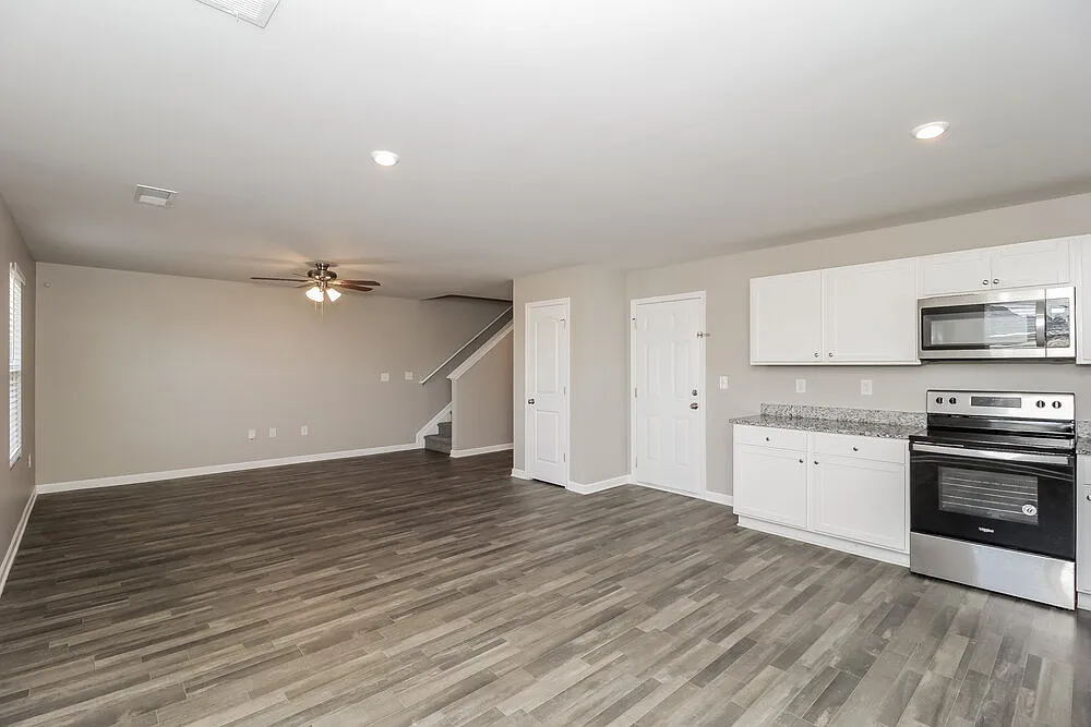 3 bed, 2.5 bath, 1632 sqft, $1,810 — Photo 4