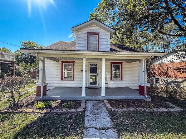 203 Henry St