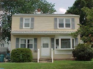 221 W Roland Rd, Brookhaven, PA 19015