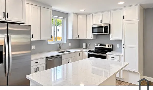6 bed, 2200 sqft, $7,500 — Photo 3