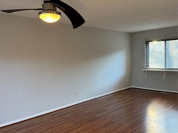 5th image of 22 Oakwood Ct