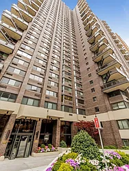 East River Tower at 1725 York Avenue in Yorkville