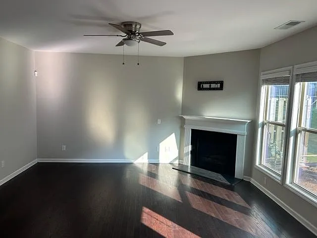1235 Foxcroft Ln — Photo 7