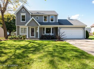 1090 Emerald Dr, Aurora, IL 60506