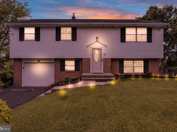 4962 Apple Dr, Reading, PA 19606