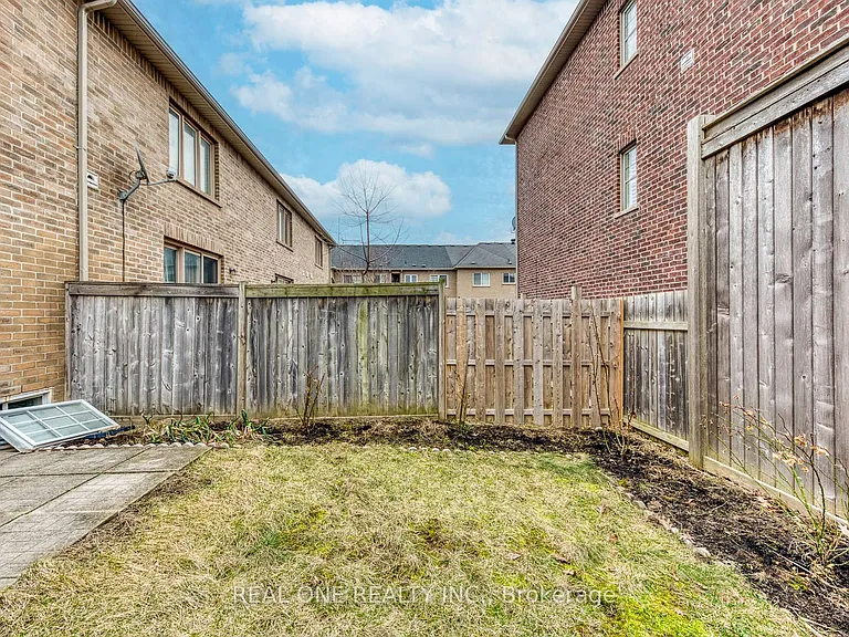 2319 Stone Glen Cres — Photo 38