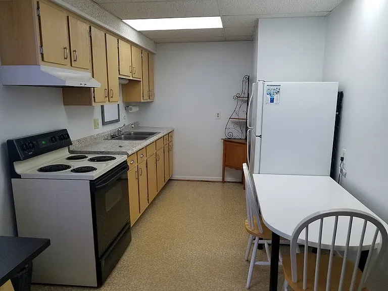 800 Brown St #1 — Photo 3