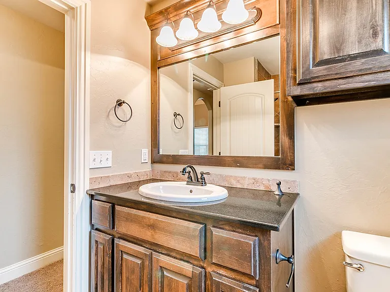 4909 Kelly Lakes Dr — Photo 32